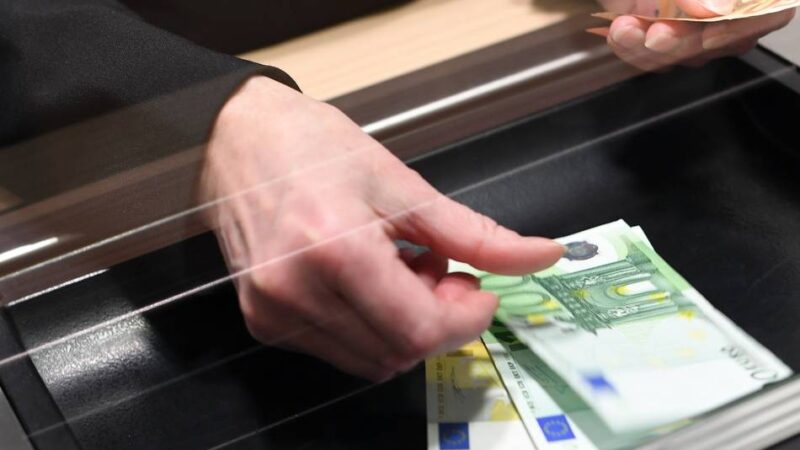 Kreditinstitute in Radevormwald: Werden Bankgeschäfte für Senioren schwerer?