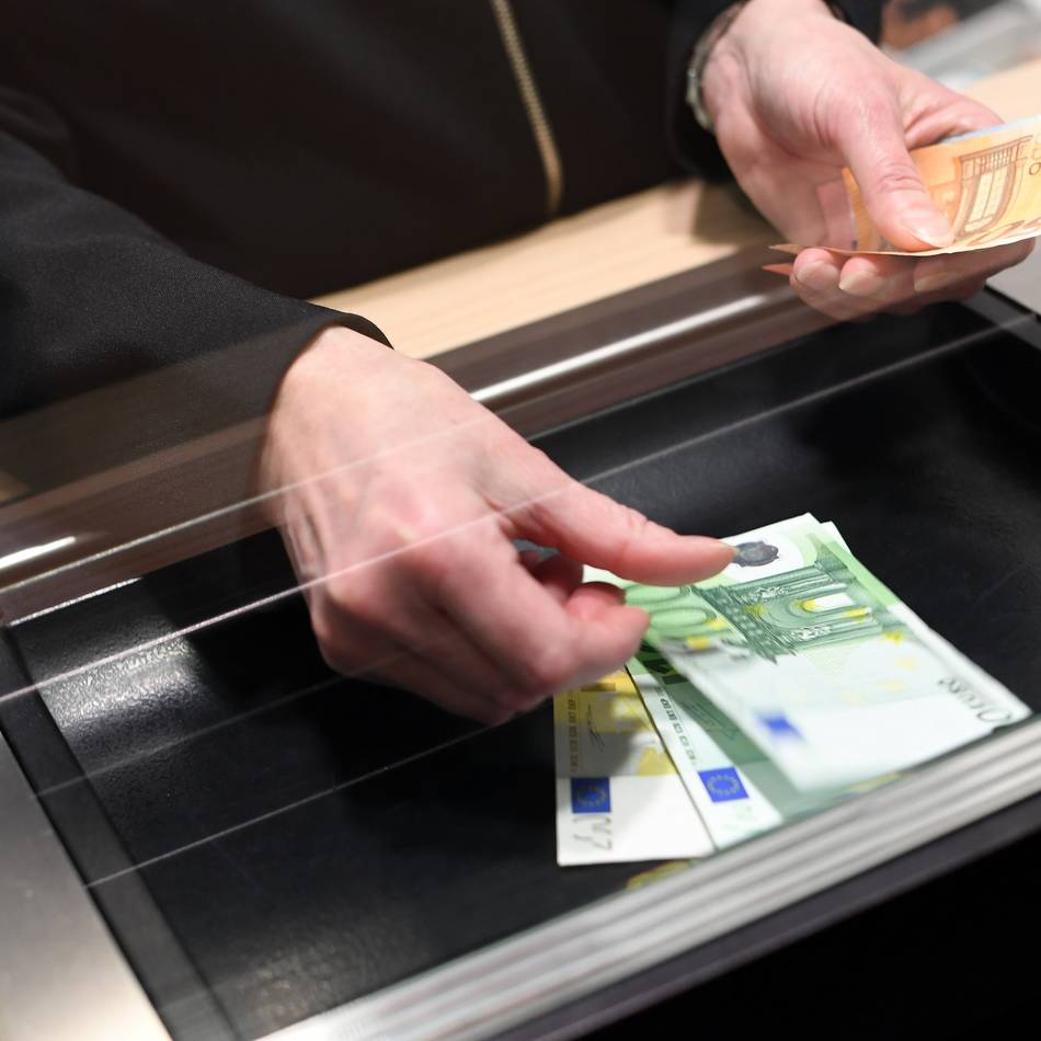 Kreditinstitute in Radevormwald: Werden Bankgeschäfte für Senioren schwerer?