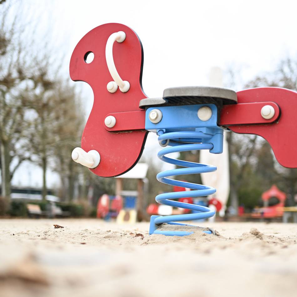 Gemeinde bittet um Aufmerksamkeit auf Spielplätzen: Unbekannte machen sich in Grefrath an Spielgeräten zu schaffen