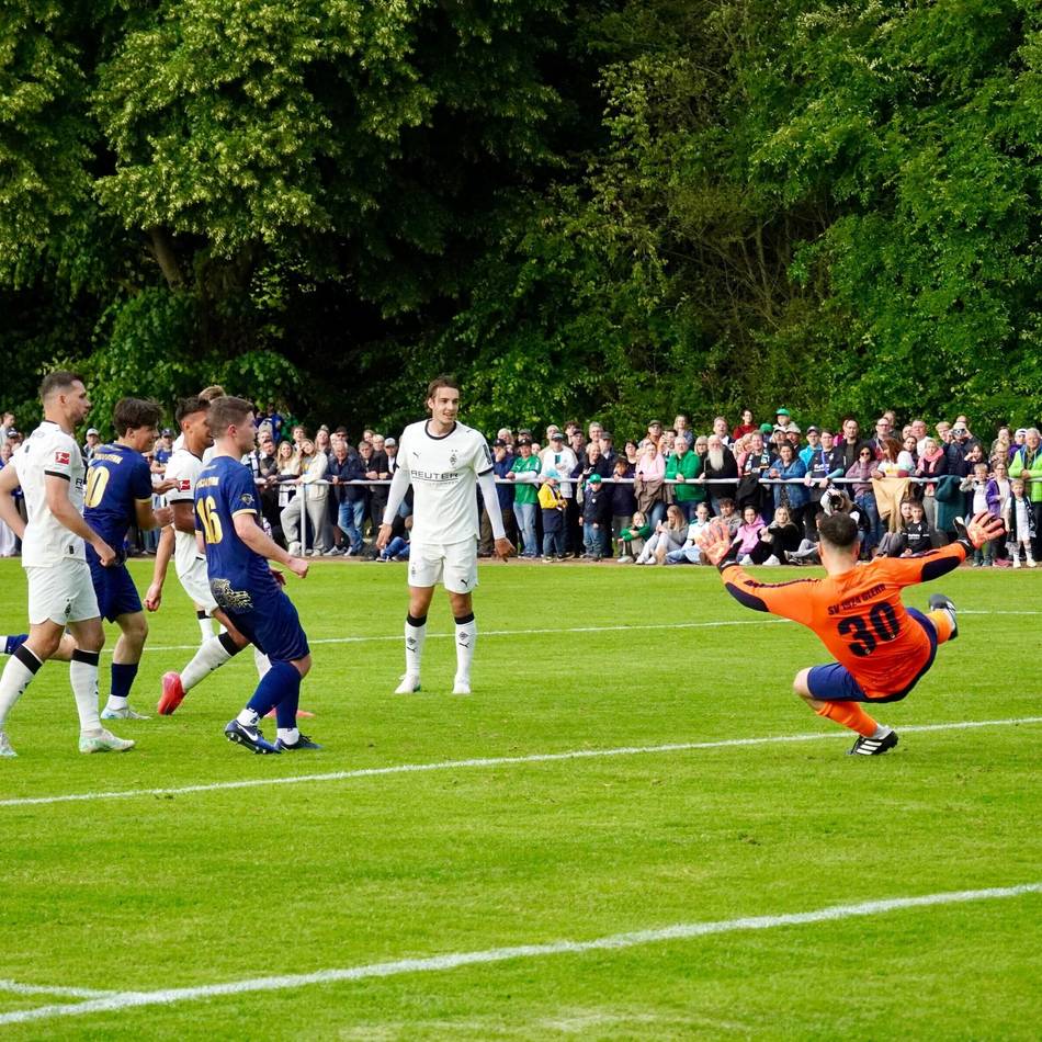 Torwart Sippel trifft: Borussia beendet ihre Saison mit einem 14:2