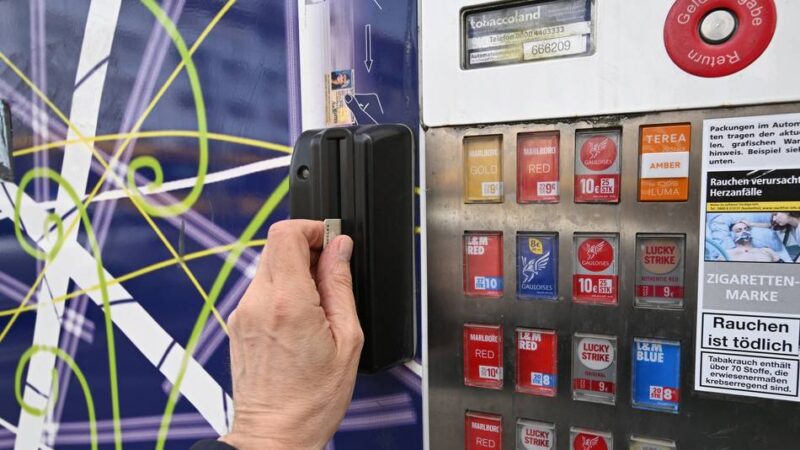 Dreister Diebstahl in Goch: Diebe mit Flex stehlen Zigarettenautomaten