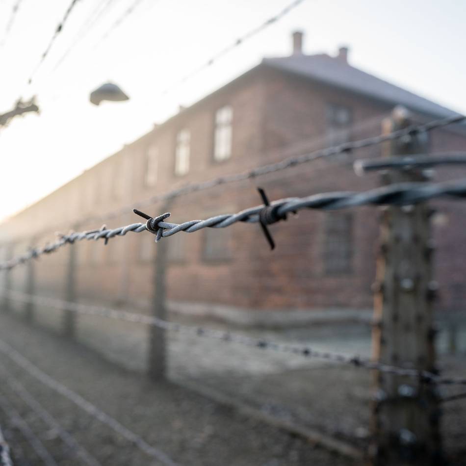 Grevenbroicher Lehrer ordnen ein: „Partybunker“ und „schöne Pyjamas“ – wie der Holocaust verhöhnt wird
