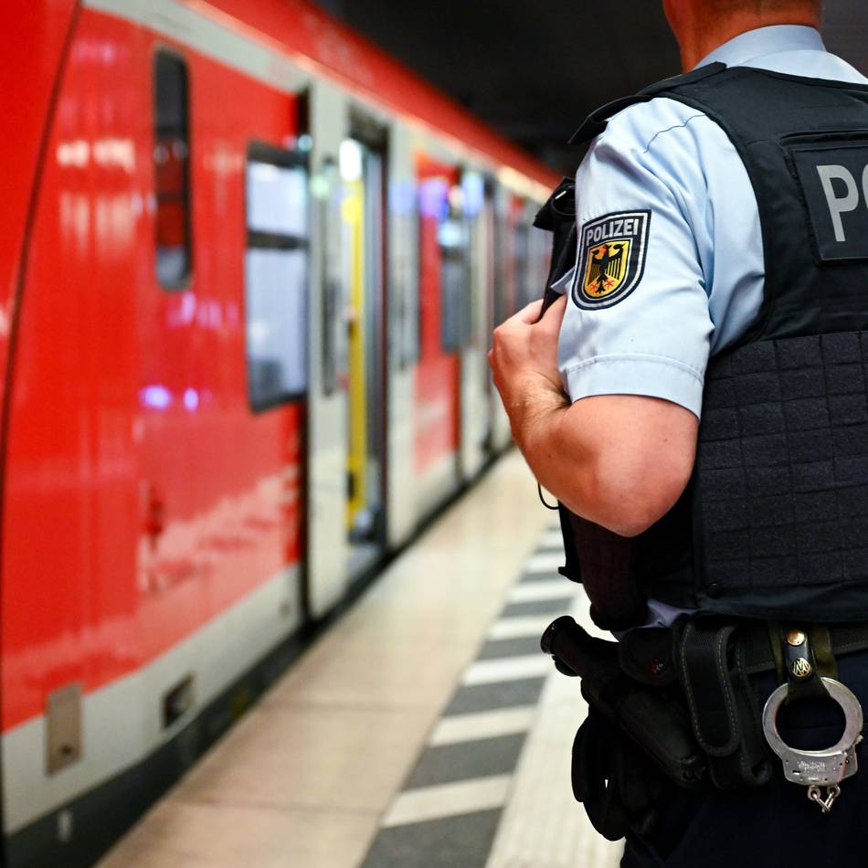 Sabotage in Dormagen: Unbekannte legen massive Gegenstände auf Bahngleise