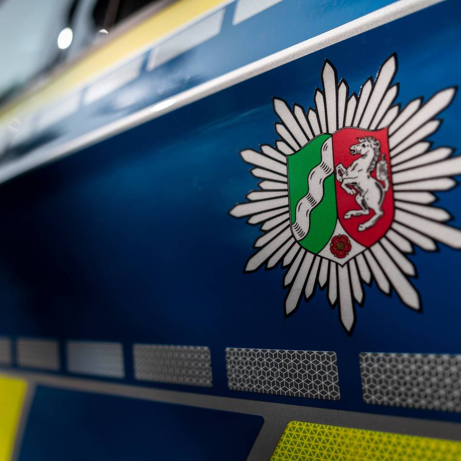Unfall in Moers: Duisburger verliert Kontrolle über Fahrzeug und wird schwer verletzt