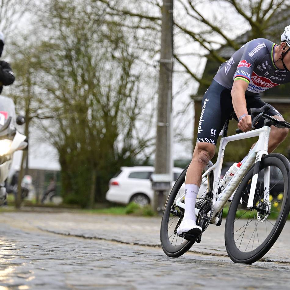 „Versuchter Totschlag“: Roubaix-Flaschenwerfer gegen Radsportler stellt sich