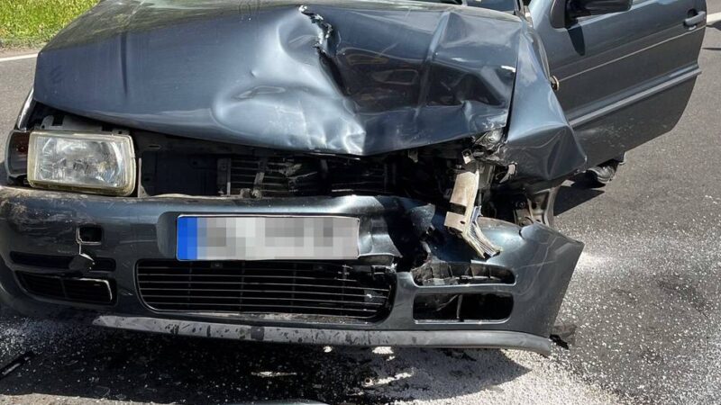 Verkehrsunfall in Wermelskirchen: Schwerverletzte bei Auffahrunfall mit vier Pkw