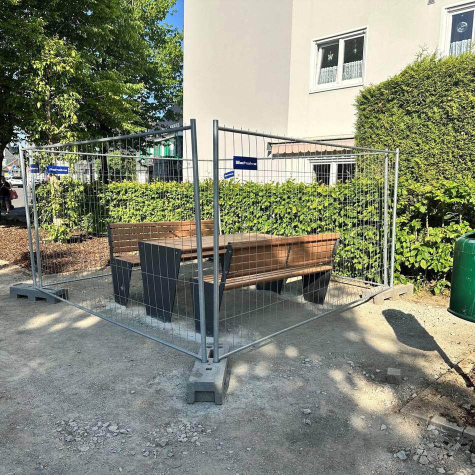 Künftiger Treffpunkt in Dabringhausen: Im „Seniorengärtchen“ wird fleißig gearbeitet