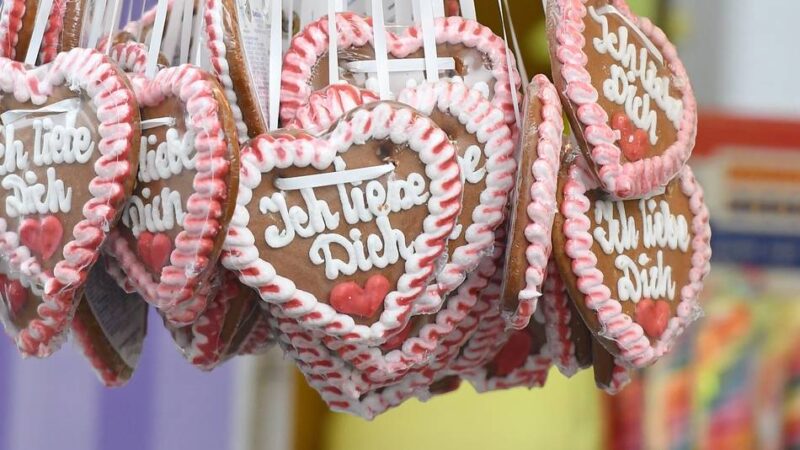 Drei Tage Kirmes: Die Kirmes in Schneppenbaum will Kneipen-Feeling ins Zelt bringen