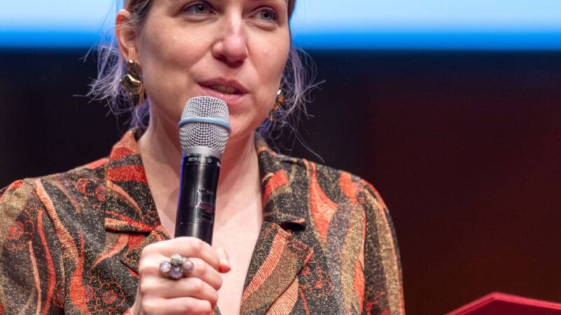 Preis wird Ende August im Düsseldorfer Heine Haus verliehen: Frieda Paris wird für ihr Poesiedebüt geehrt