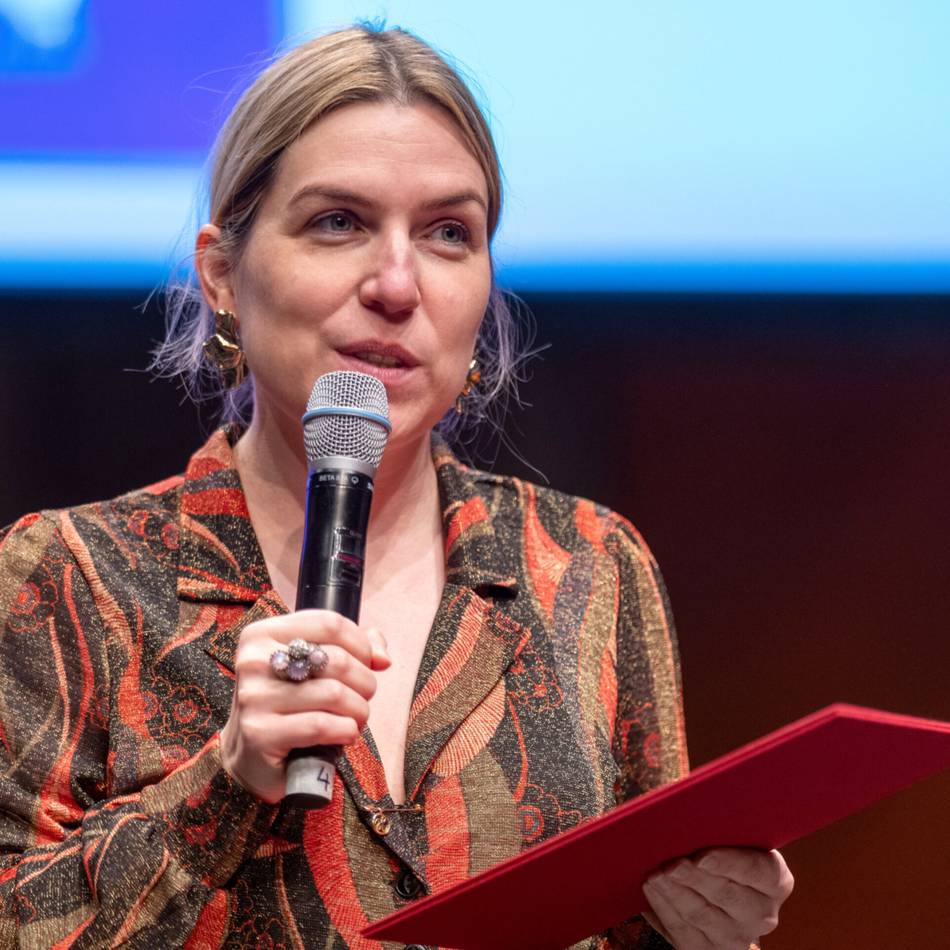 Preis wird Ende August im Düsseldorfer Heine Haus verliehen: Frieda Paris wird für ihr Poesiedebüt geehrt