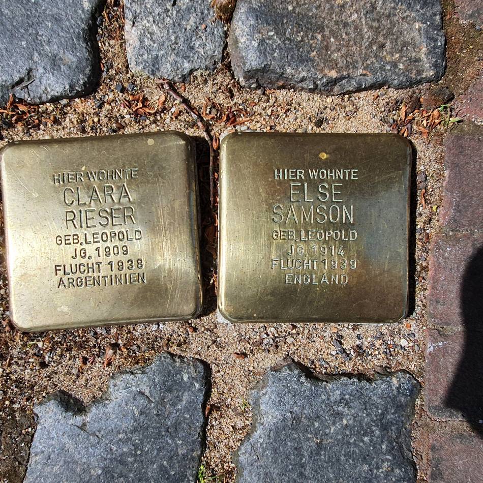 Historisches aus Meerbusch: Putzaktion für Lanks Stolpersteine
