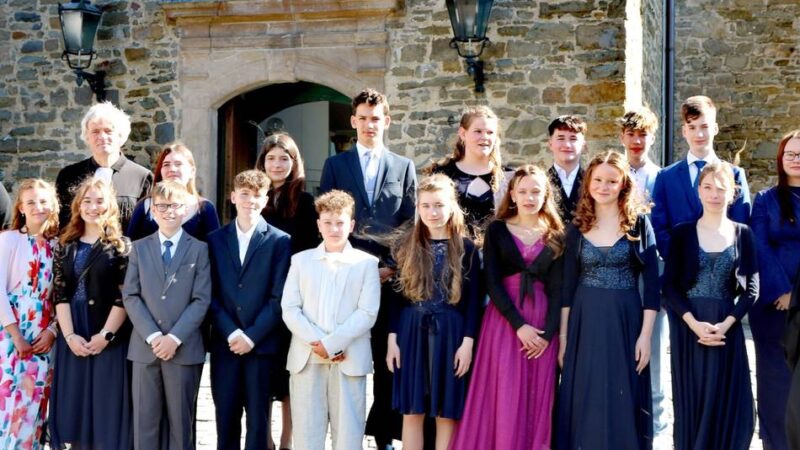 Evangelische Kirchengemeinde Hückeswagen: 18 Konfirmanden und zwei Taufen in der Pauluskirche