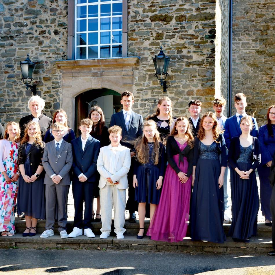 Evangelische Kirchengemeinde Hückeswagen: 18 Konfirmanden und zwei Taufen in der Pauluskirche