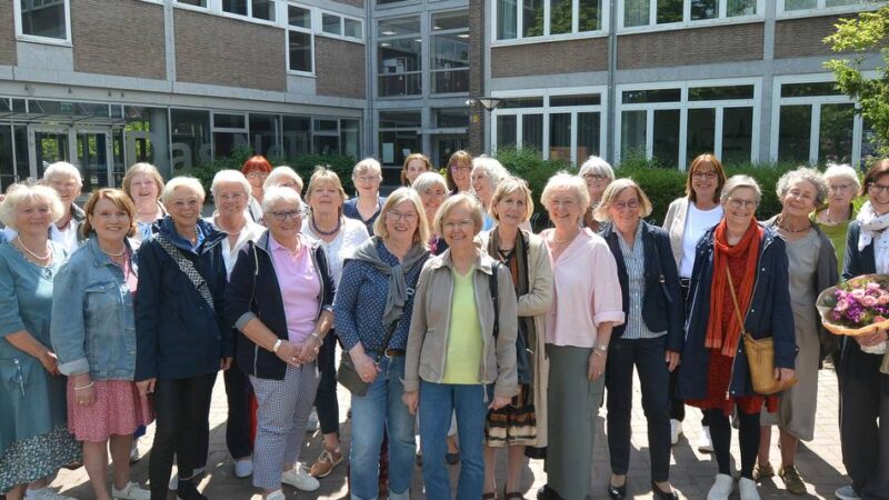 Treffen nach 50 Jahren Abitur am „Nelly“ in Neuss: „Es war nicht ganz einfach, alle wiederzufinden“