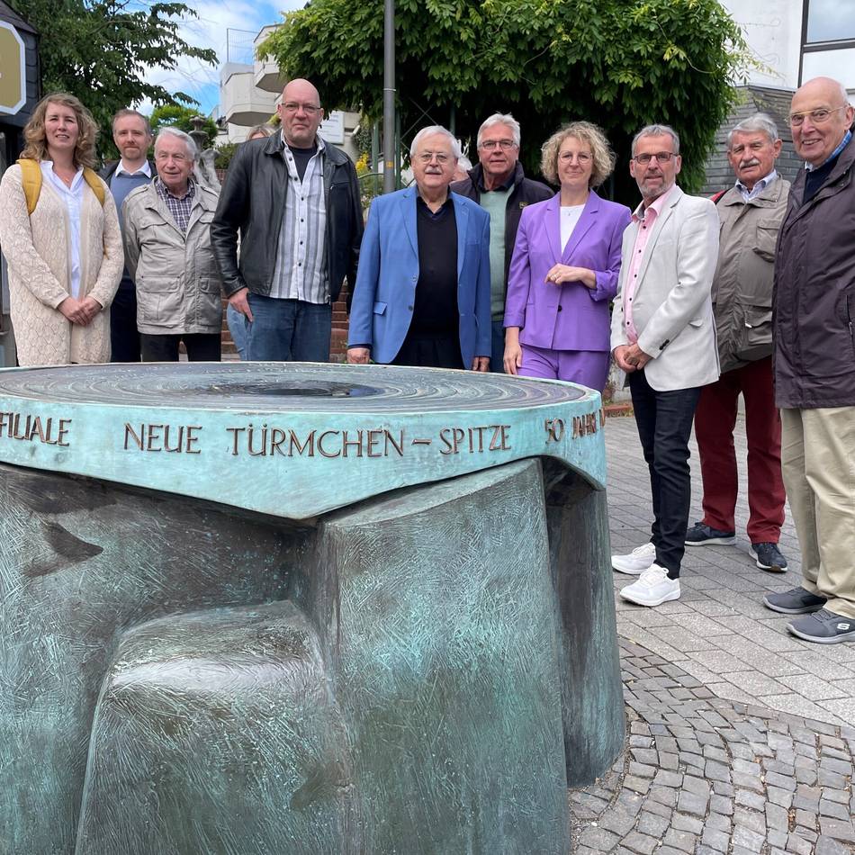 Wachsendes Denkmal auf dem Lavalplatz in Mettmann: Der Erinnering für 2023 wurde enthüllt