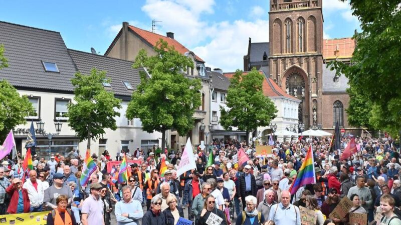 Demo in Krefeld-Hüls: 1500 Menschen setzen Zeichen gegen Rechtsextremismus
