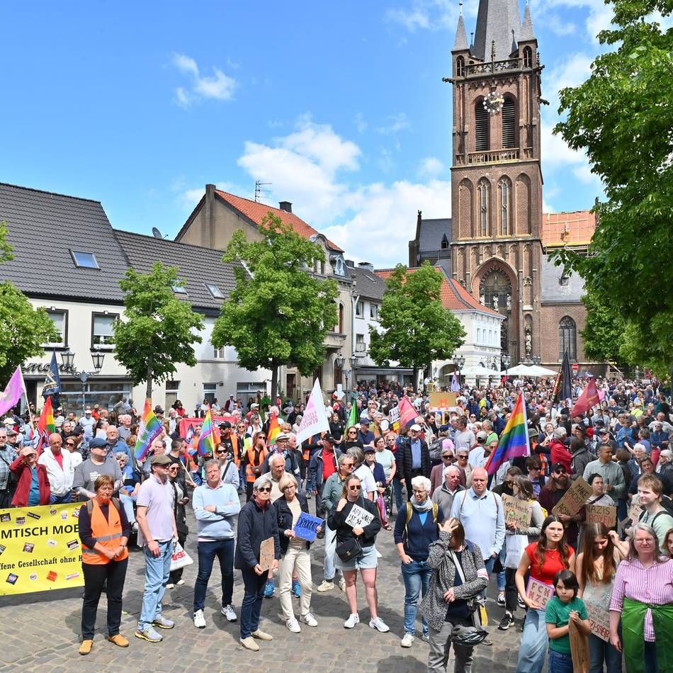 Demo in Krefeld-Hüls: 1500 Menschen setzen Zeichen gegen Rechtsextremismus