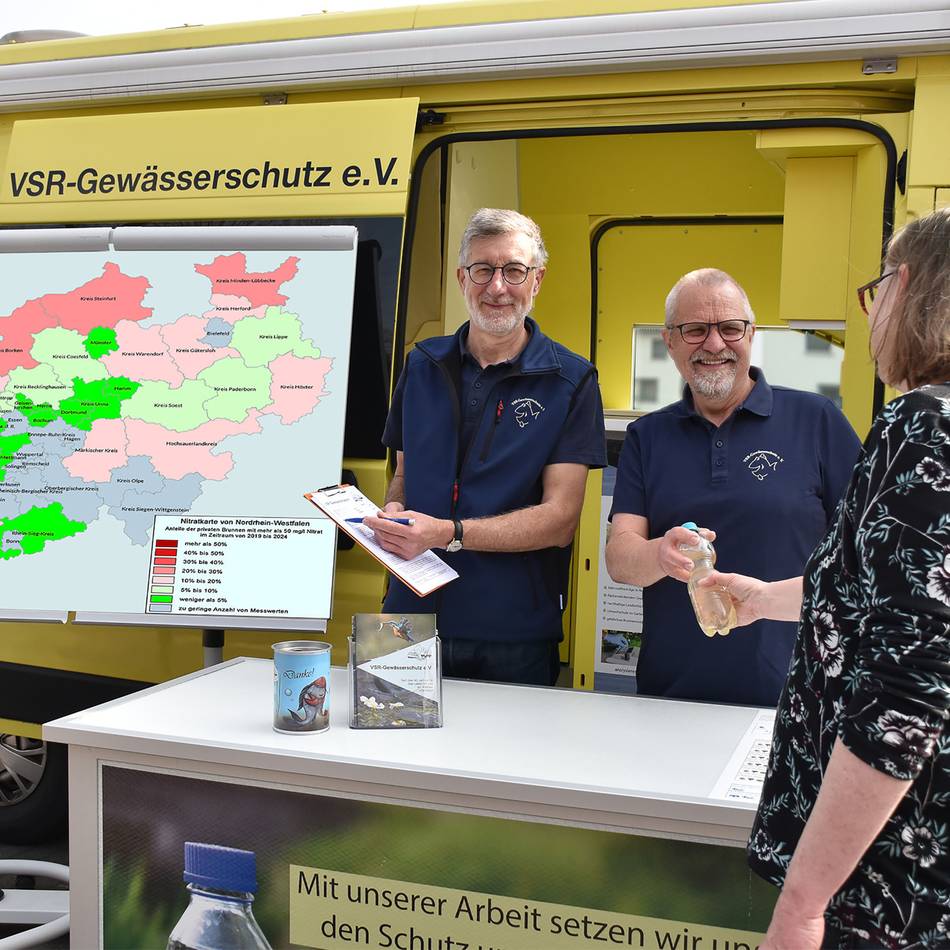 Labormobil kommt nach Moers: Verein untersucht Brunnenwasser auf dem Neumarkt
