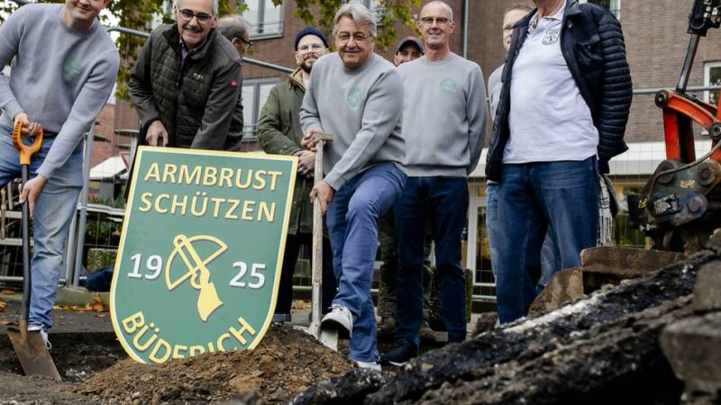 Anschließend Königsvogelschießen in Meerbusch: Schützen weihen den Büdericher Schützenbaum ein