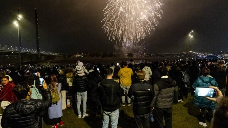 Feuerwerk über dem Rhein: Das war das spektakuläre Finale des Japan-Tags in Düsseldorf