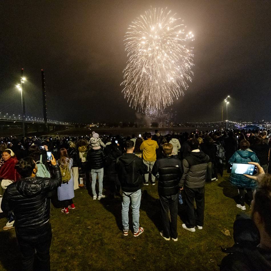 Feuerwerk über dem Rhein: Das war das spektakuläre Finale des Japan-Tags in Düsseldorf
