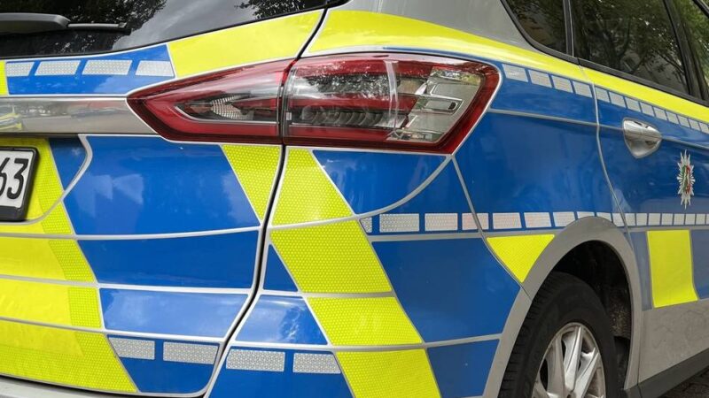 Überfall in Düsseldorf-Hassels: Taxifahrer ausgeraubt und in Kofferraum gesperrt