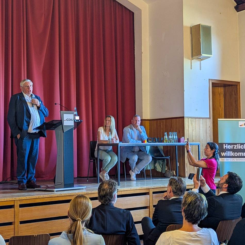 „Mehr Ärzte, moderne Praxen“: Minister Laumann spricht über ärztliche Versorgung auf dem Land