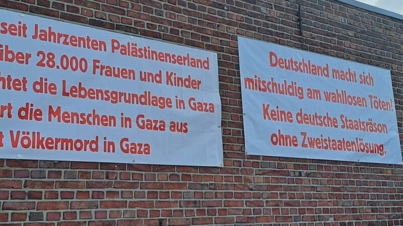 Anti-Israel-Plakate am Matthias-Hoeren-Platz in Korschenbroich: „Es ist mir ein Bedürfnis, das Problem dieses Krieges zu plakatieren“