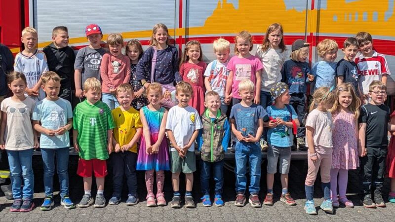 Besuch im Gerätehaus: Kinder machen Brandschutzerziehung bei Xantener Feuerwehr
