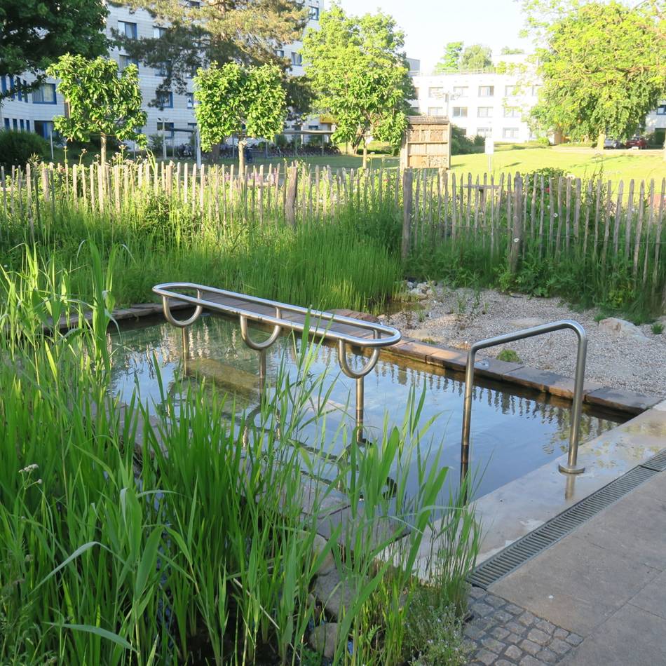 Neuer Brunnen, trittsicherer Boden: Kneipp-Garten in Geldern startet mit Neuerungen in die Saison