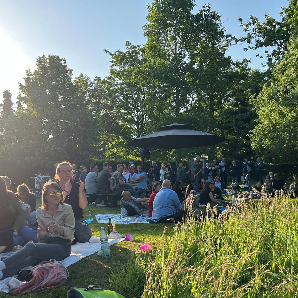 Premiere im Pastoratsgarten: Erstes Picknick-Konzert in Veert begeistert das Publikum