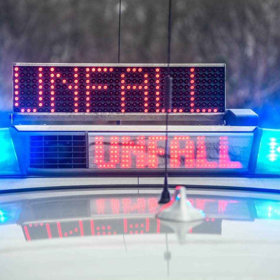 Vier Leichtverletzte: Auffahrunfall bei Stau auf der A61 bei Mönchengladbach