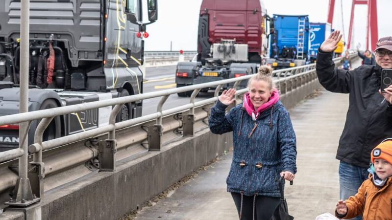 Ein Tag weit weg vom dunklen Alltag: Einmal ganz oben sitzen – Kalkar on Wheels schenkt Kindern unvergessliche Momente