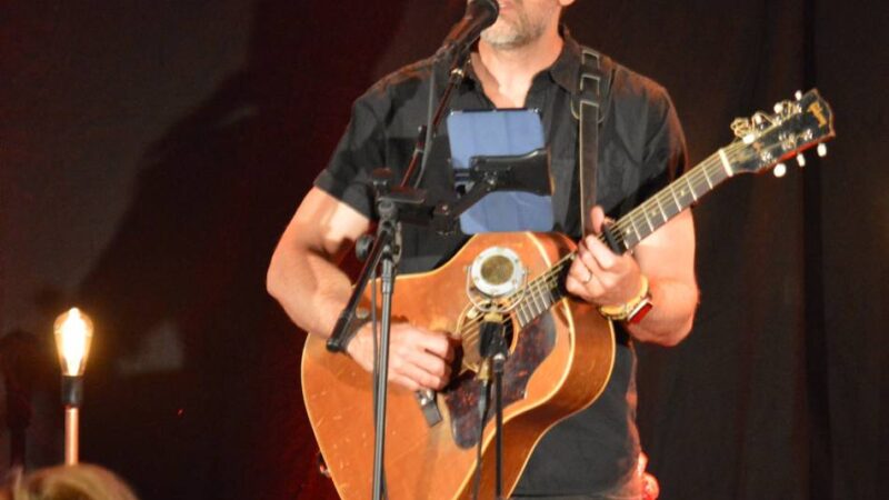 Jay Nash in Dabringhausen: Ein musikalischer Abend unter Freunden