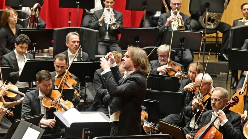 Klassik in Mönchengladbach: Kraftvolle Klänge und männliche Mythen