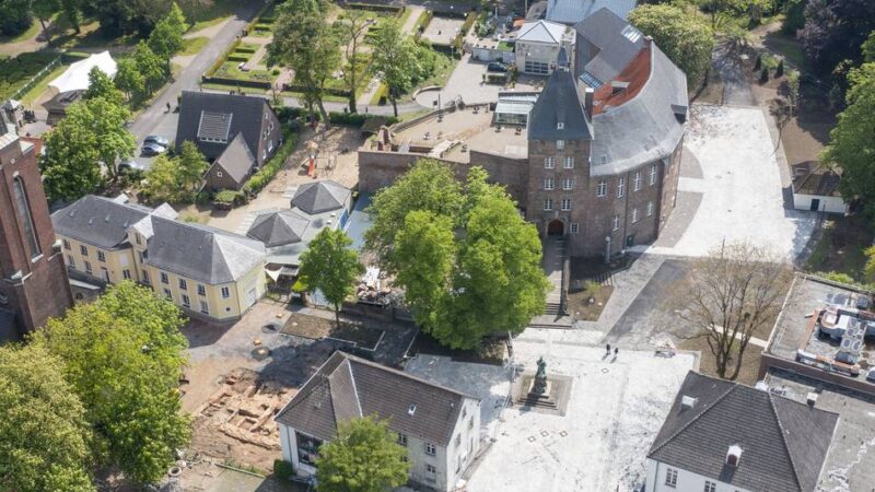 Politik in Moers: „Die Fraktion“ will „mobile Bäume“ für Hitzeinsel Schlossplatz