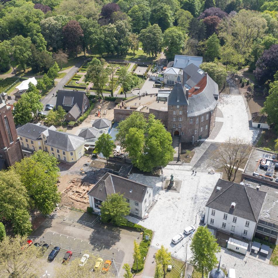 Politik in Moers: „Die Fraktion“ will „mobile Bäume“ für Hitzeinsel Schlossplatz