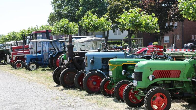 Historische Trecker: Schlepperfreunde laden zu großem Oldtimer-Treffen nach Grevenbroich
