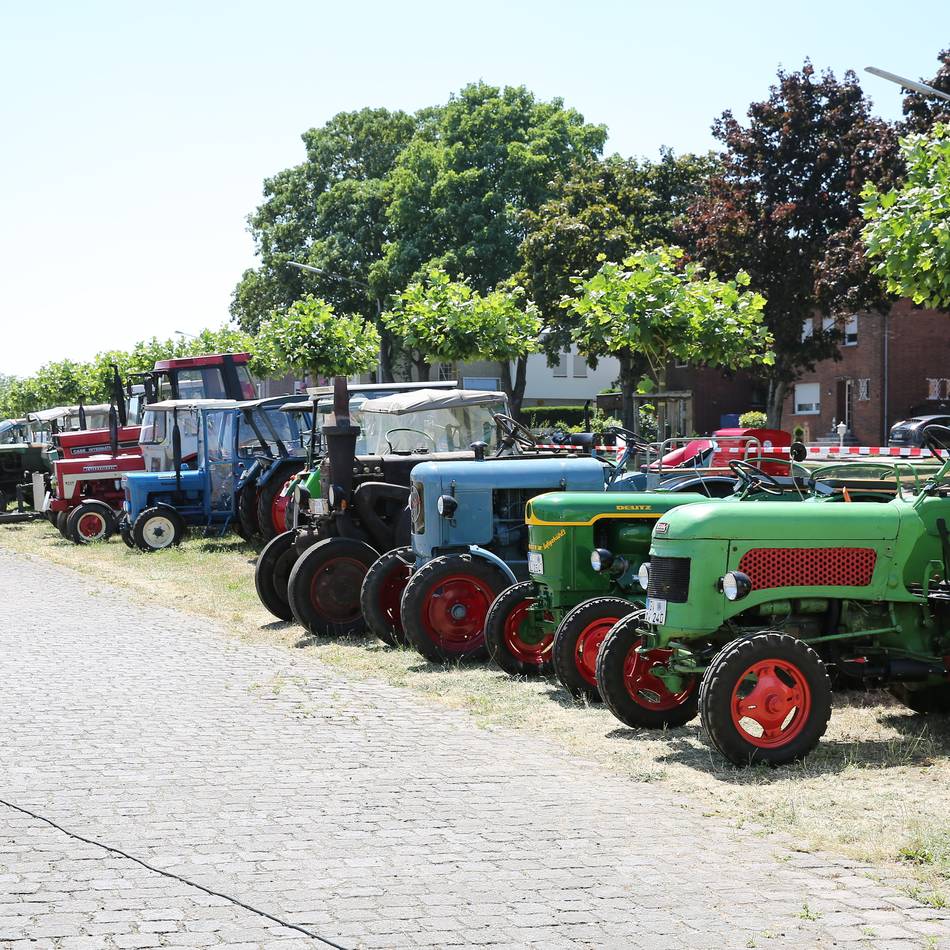 Historische Trecker: Schlepperfreunde laden zu großem Oldtimer-Treffen nach Grevenbroich