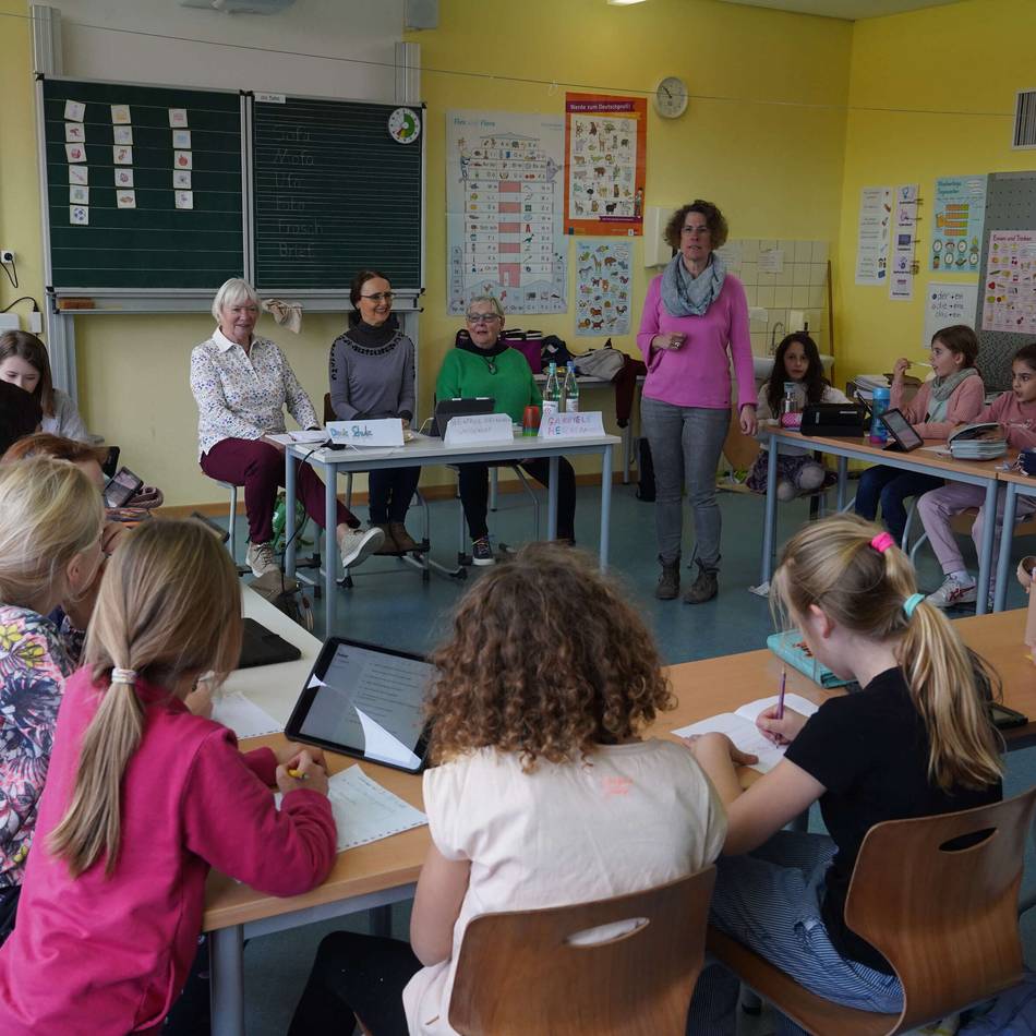Bildung in Meerbusch: Generationenaustausch über das Zeitungsmachen