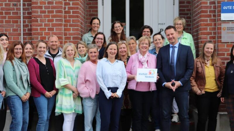 „Vielfalt ist unsere Stärke!“: Die St.-Hubertus-Grundschule in Kevelaer erhält eine Auszeichnung