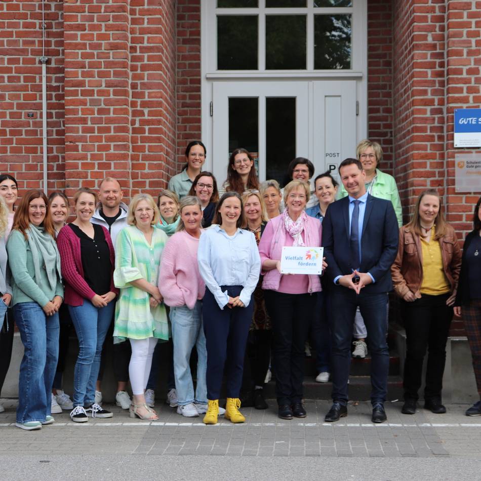 „Vielfalt ist unsere Stärke!“: Die St.-Hubertus-Grundschule in Kevelaer erhält eine Auszeichnung