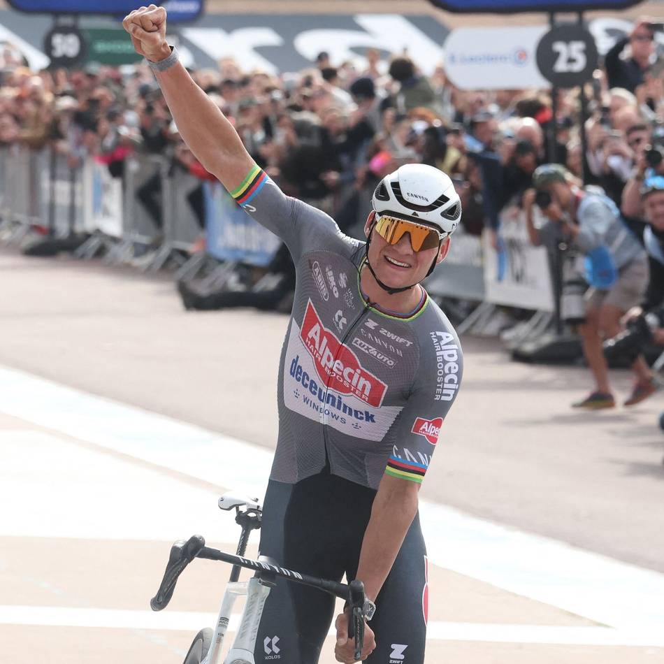 Paris-Roubaix: Triple für van der Poel, Sturz von Pogacar