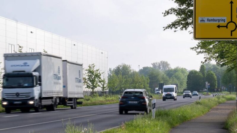 Unfall in Mönchengladbach: Auto überschlägt sich in Rheindahlen