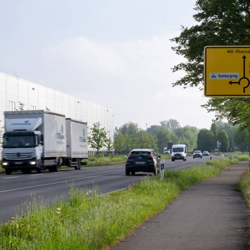 Unfall in Mönchengladbach: Auto überschlägt sich in Rheindahlen