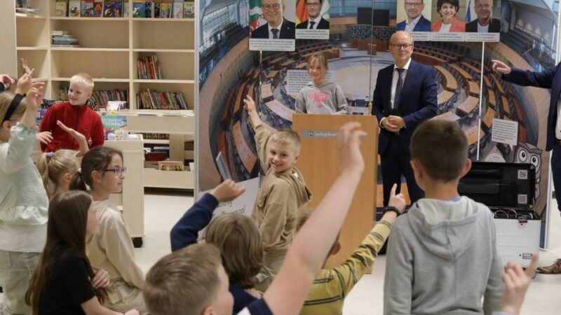 Europatag in Grevenbroich: Landtagspräsident besucht Grundschule Kapellen-Hemmerden