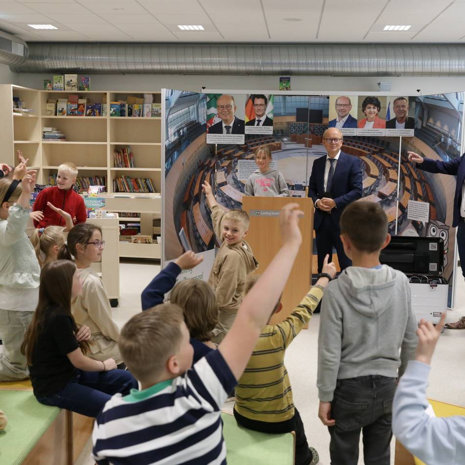 Europatag in Grevenbroich: Landtagspräsident besucht Grundschule Kapellen-Hemmerden