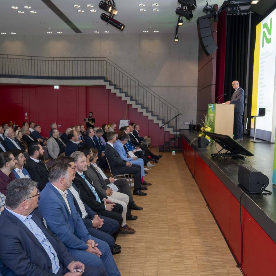 Veranstaltung in der Klever Stadthalle: Show-Experte Christian Lindemann beim „Forum Kreis Kleve“ zu Gast