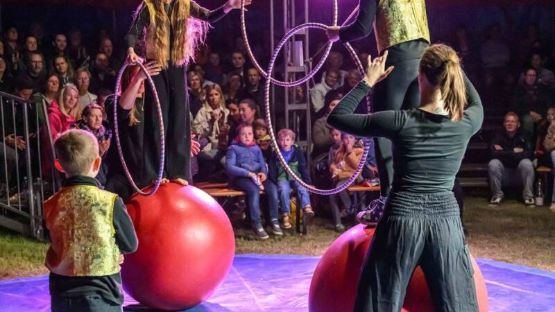 Zirkusvorstellung der Grundschule Budica in Büttgen: Manege frei für die Premiere der Grundschulkinder