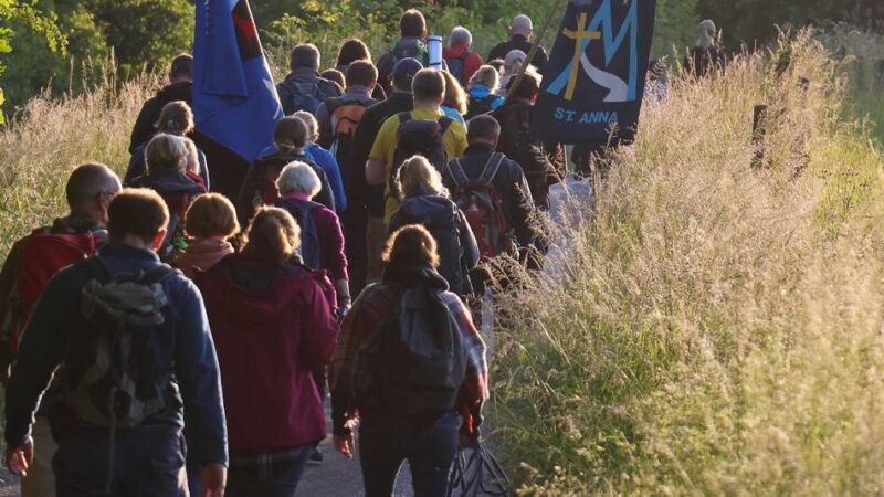 Gemeinsam unterwegs: Nachtwallfahrt zum Mariendom in Neviges
